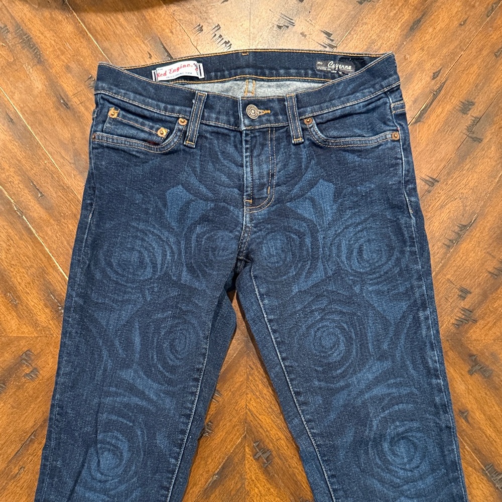 Red Engine Women's Dark Blue Rose Pattern Skinny Jeans